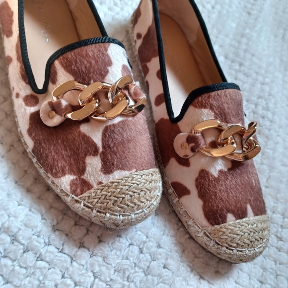 Cow print Ballerina flats shoes gold chain accent size 40 size 8 Women Trending - Picture 2 of 6